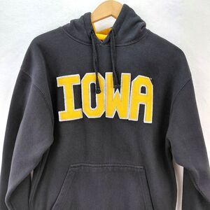 Iowa Hawkeyes Hoodie Mens Medium J America Black Gold Y2K Spellout Sweatshirt